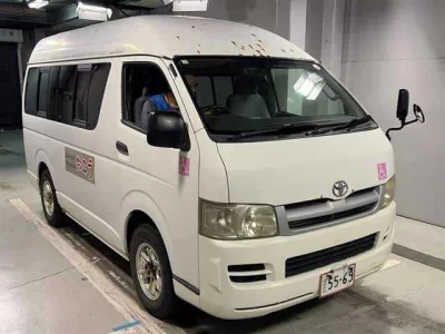 TOYOTA REGIUS VAN