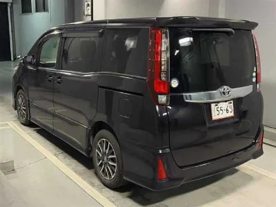 TOYOTA NOAH