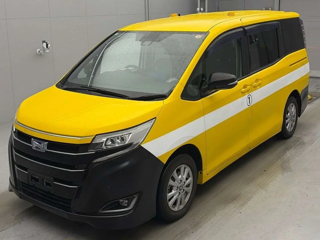 Toyota Noah  с аукциона в Японии