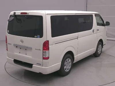 TOYOTA HIACE VAN