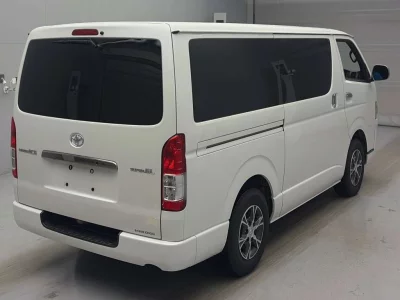 TOYOTA REGIUS VAN