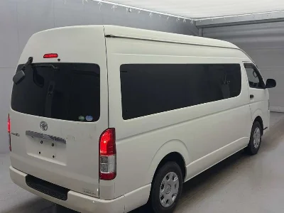 TOYOTA REGIUS VAN