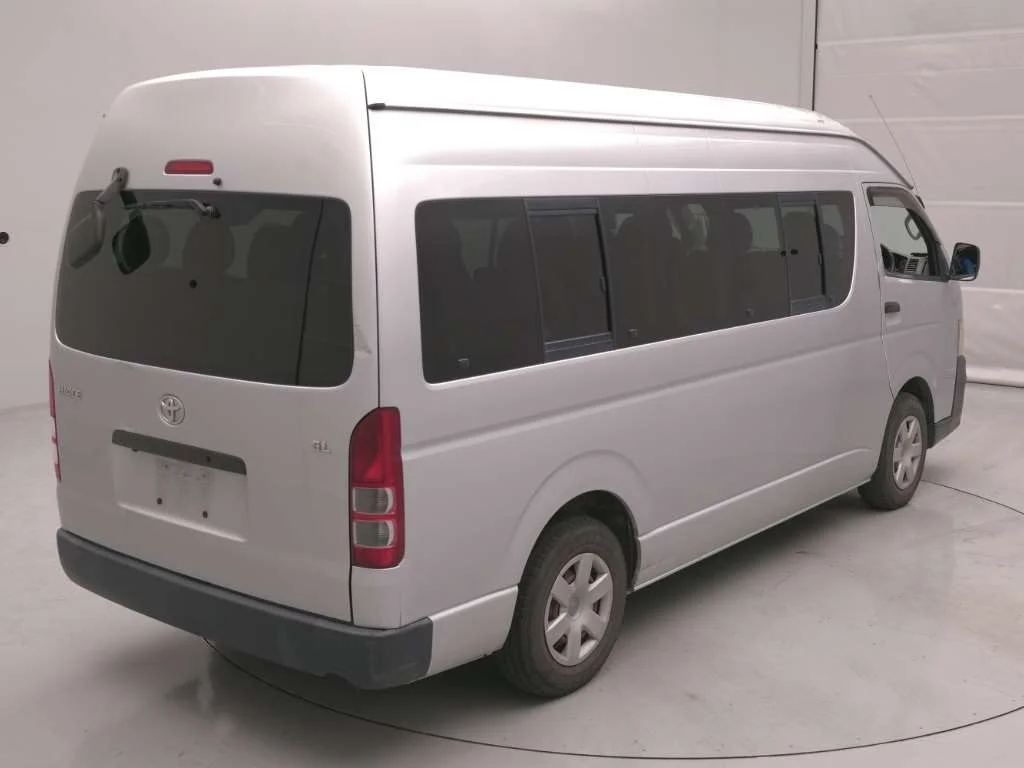 Toyota HiAce  с аукциона в Японии