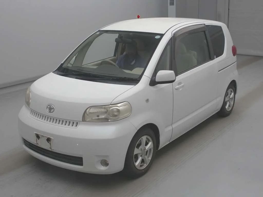 Toyota Porte 2005