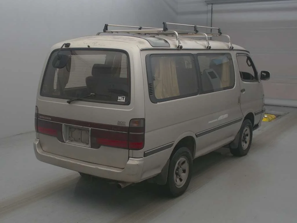 Toyota HiAce  с аукциона в Японии