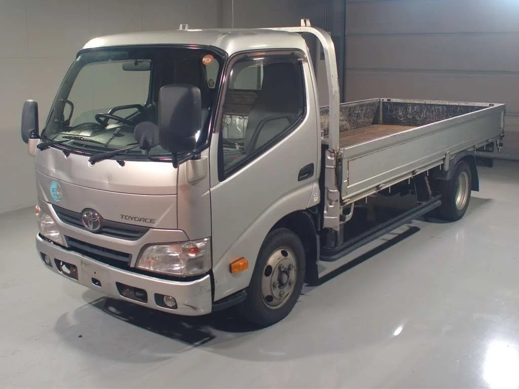 Toyota ToyoAce  с аукциона в Японии