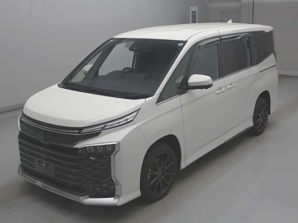 Toyota Voxy 2025