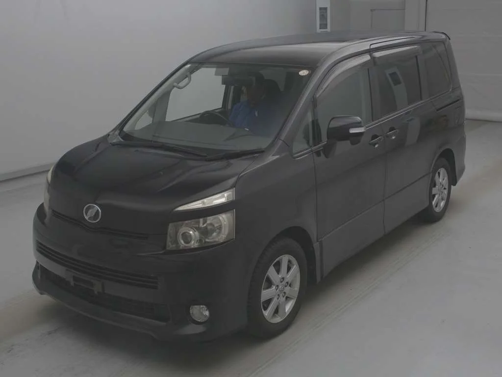 Toyota Voxy  с аукциона в Японии