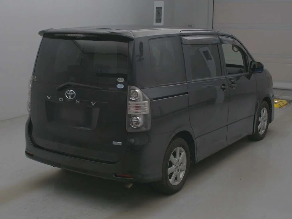 Toyota Voxy  с аукциона в Японии