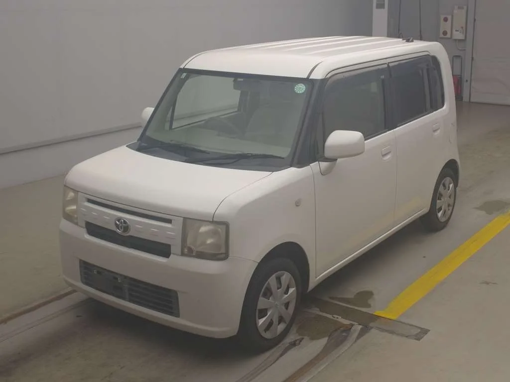 Toyota Pixis Space 2012