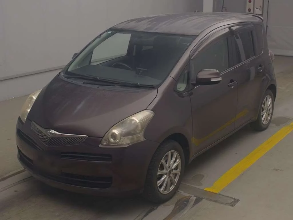 Toyota Ractis 2010