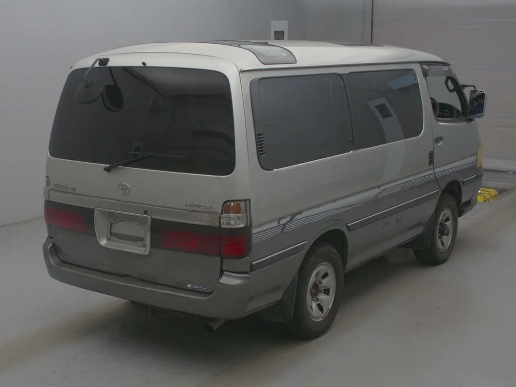 Toyota HiAce  с аукциона в Японии