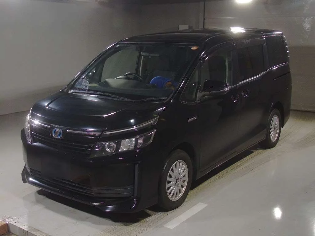 Toyota Voxy  с аукциона в Японии