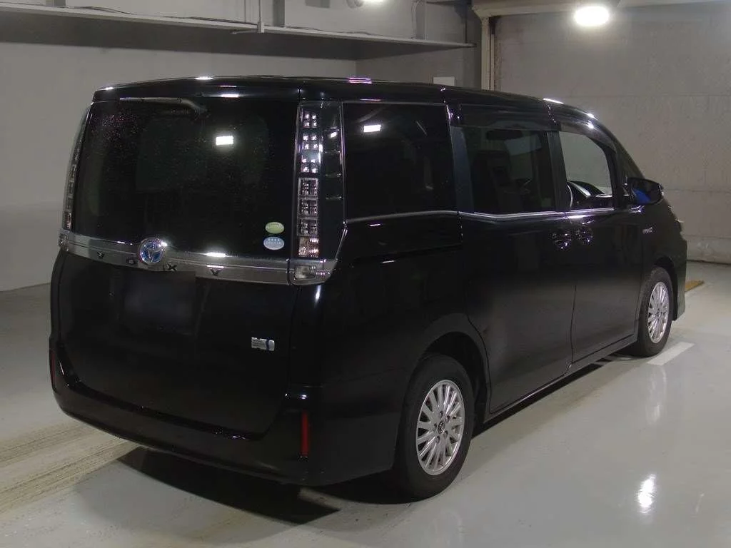 Toyota Voxy  с аукциона в Японии