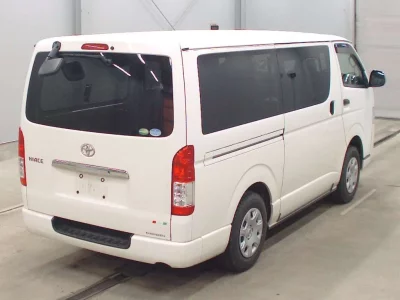 TOYOTA HIACE VAN
