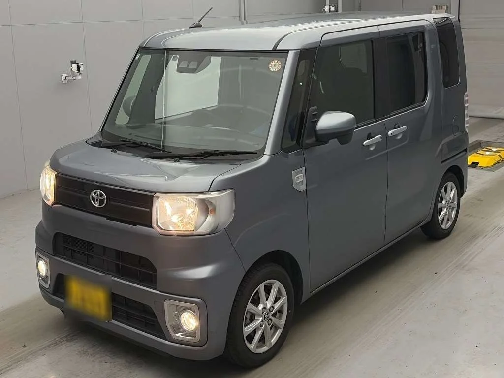 Toyota Pixis Mega 2021