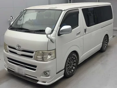 TOYOTA HIACE VAN