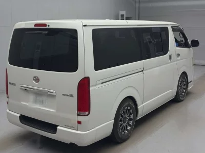 TOYOTA HIACE VAN