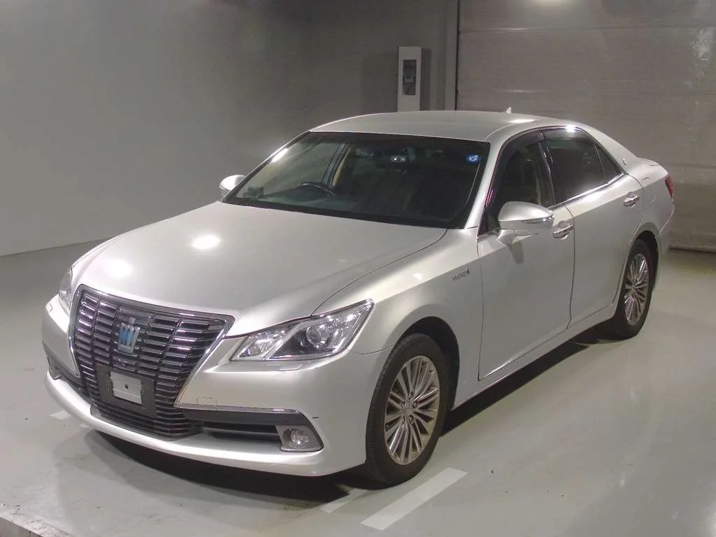 Toyota Crown  с аукциона в Японии