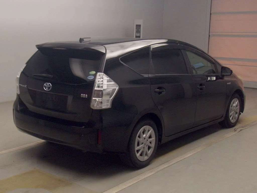 Toyota Prius Alpha  с аукциона в Японии