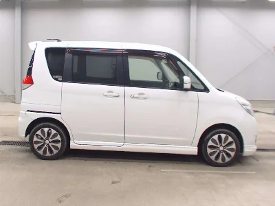 MITSUBISHI DELICA D2