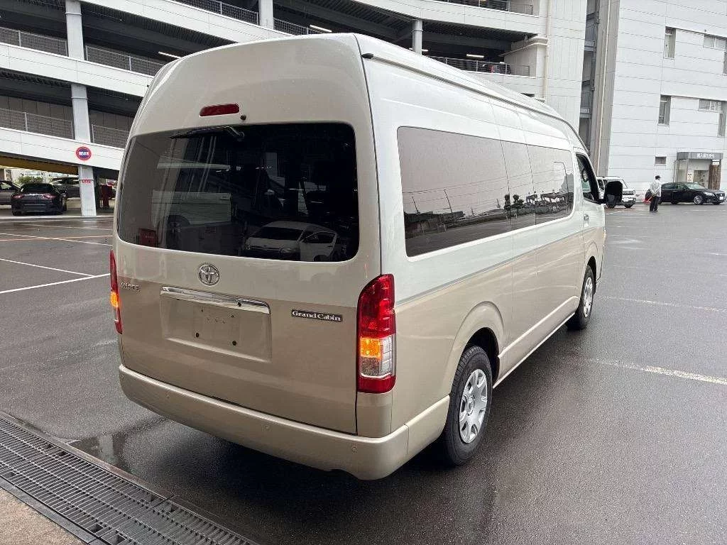 Toyota HiAce 2021