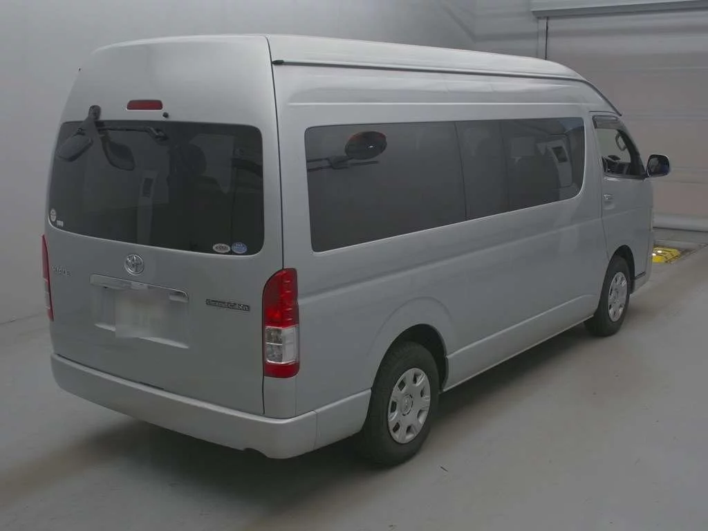 Toyota HiAce  с аукциона в Японии