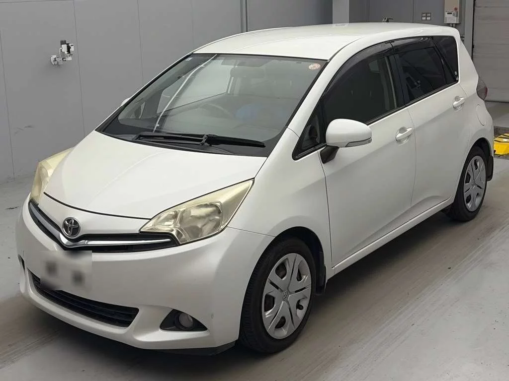 Toyota Ractis 2013