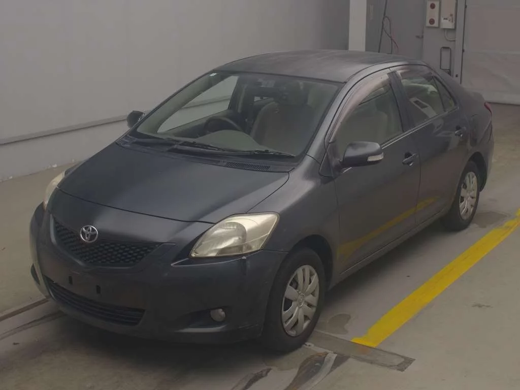 Toyota Belta  с аукциона в Японии