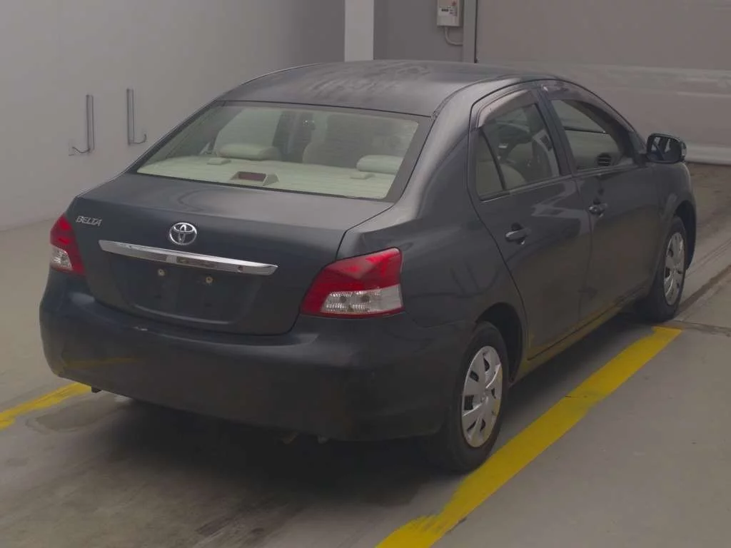Toyota Belta  с аукциона в Японии