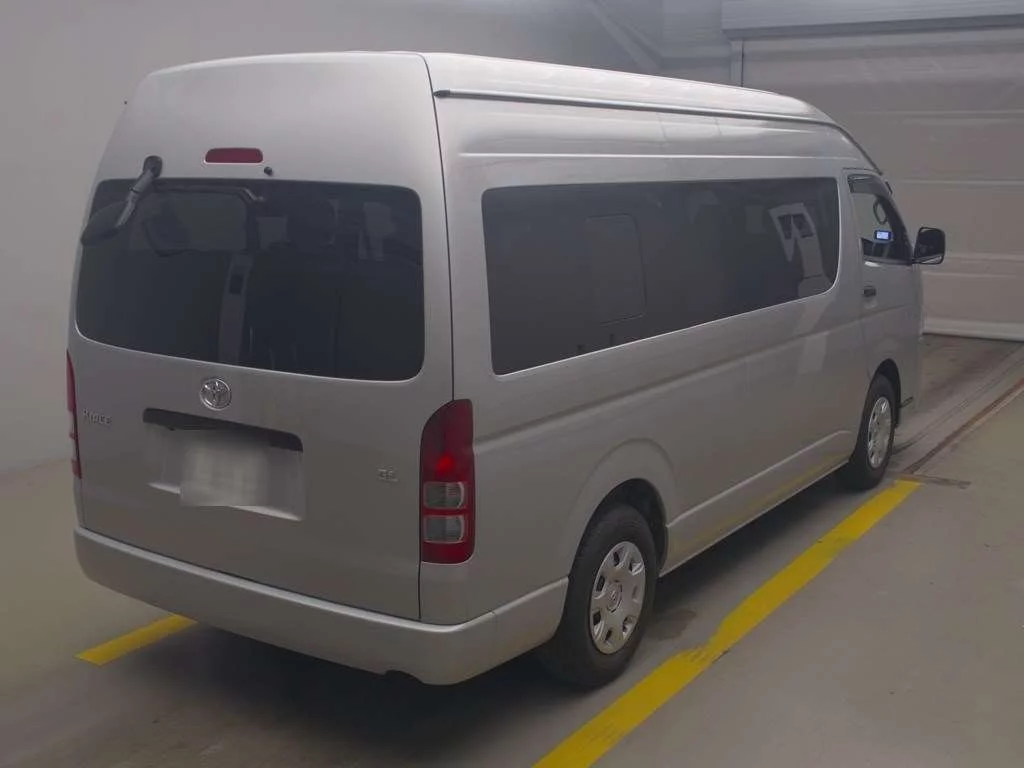 Toyota HiAce  с аукциона в Японии