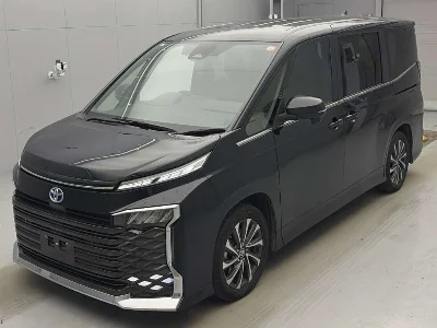 TOYOTA VOXY, 2023 — лот японского аукциона