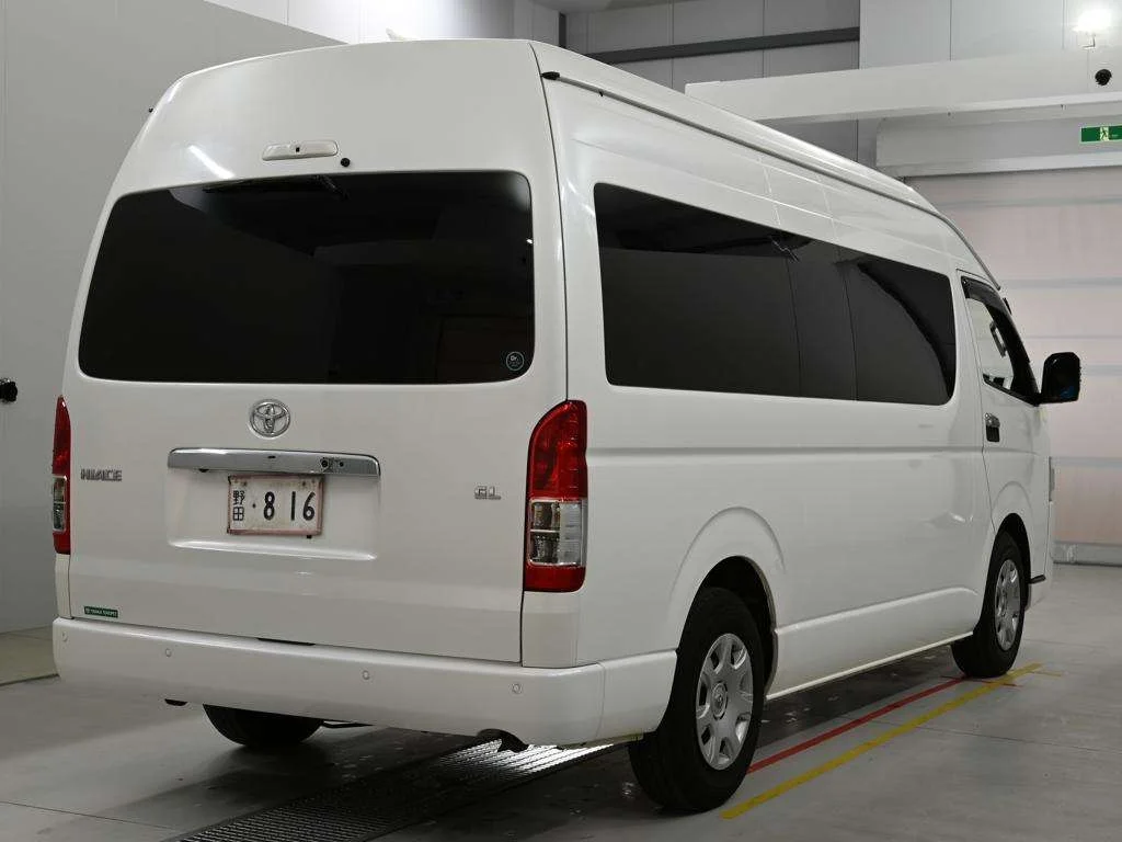 Toyota HiAce  с аукциона в Японии