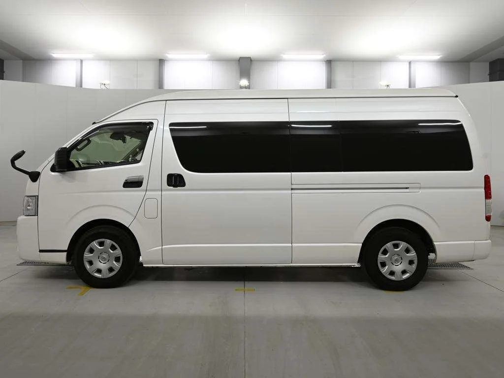 Toyota HiAce  с аукциона в Японии