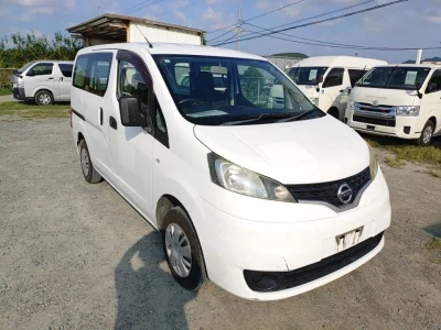 NISSAN NV200