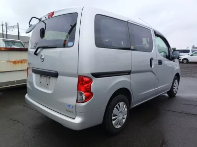 NISSAN NV200