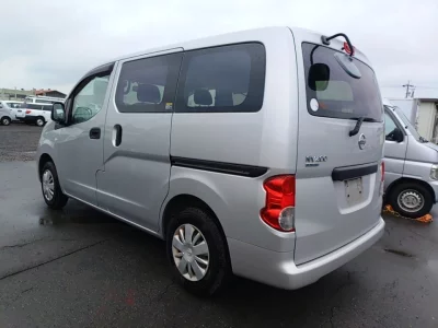 NISSAN NV200