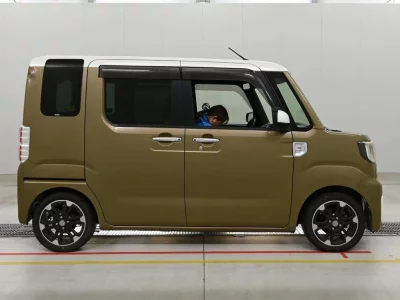 DAIHATSU WAKE