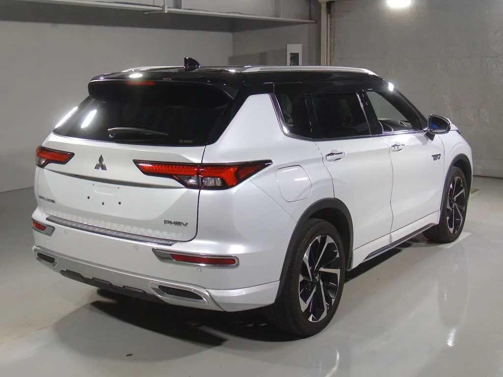 Mitsubishi Outlander  с аукциона в Японии
