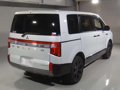 MITSUBISHI DELICA D5