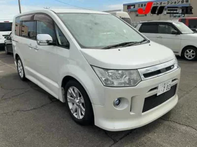 MITSUBISHI DELICA D5