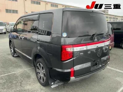 MITSUBISHI DELICA D5