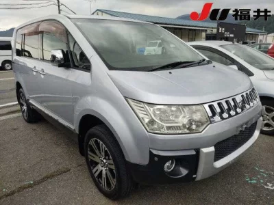 MITSUBISHI DELICA D5