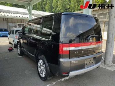 MITSUBISHI DELICA D5