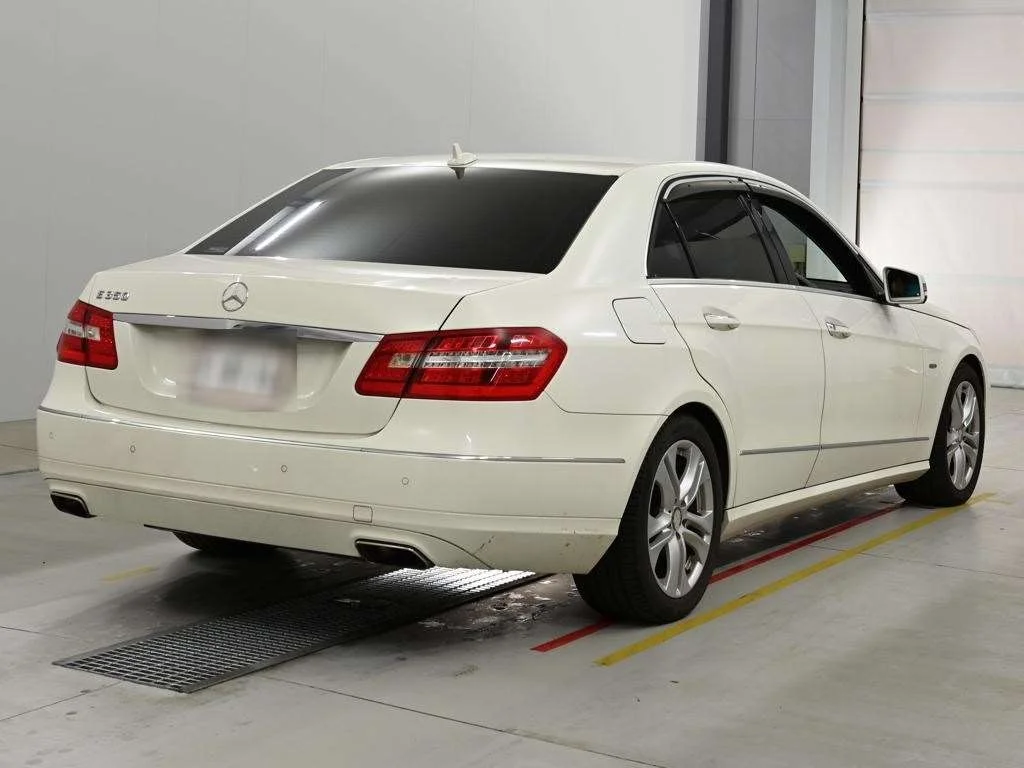 Mercedes-Benz E-Class  с аукциона в Японии