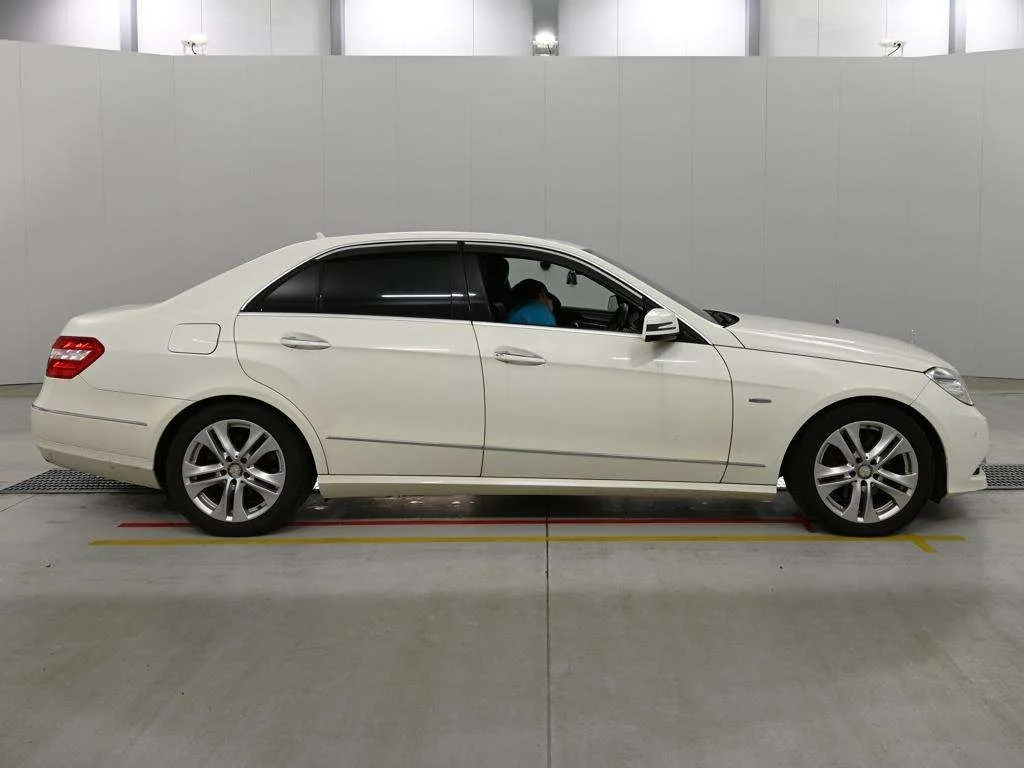 Mercedes-Benz E-Class  с аукциона в Японии