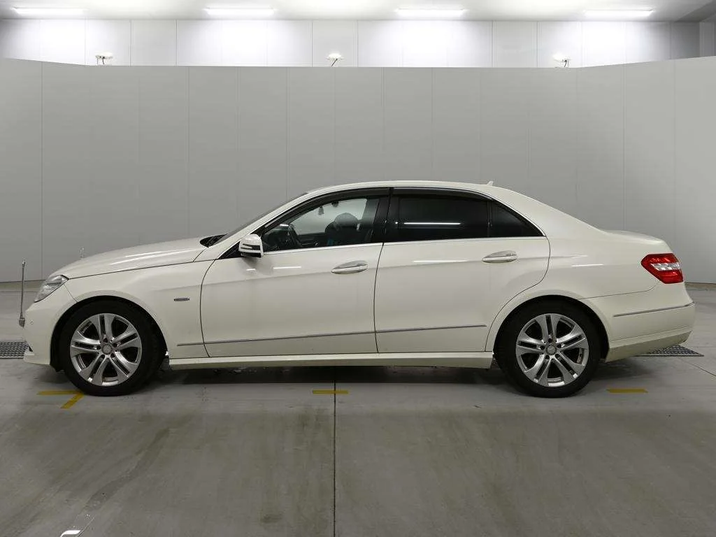 Mercedes-Benz E-Class  с аукциона в Японии