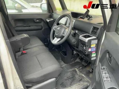 DAIHATSU WAKE