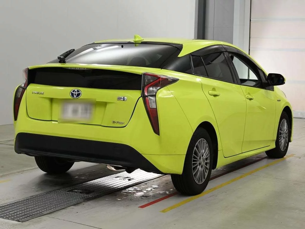 Toyota Prius  с аукциона в Японии