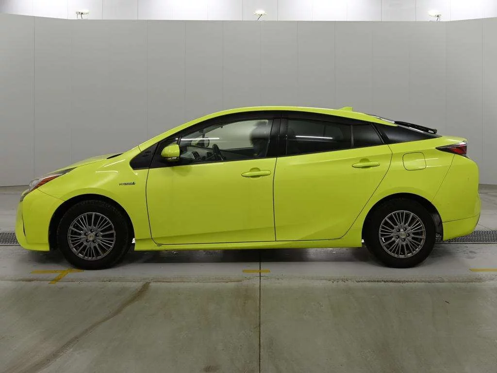 Toyota Prius  с аукциона в Японии